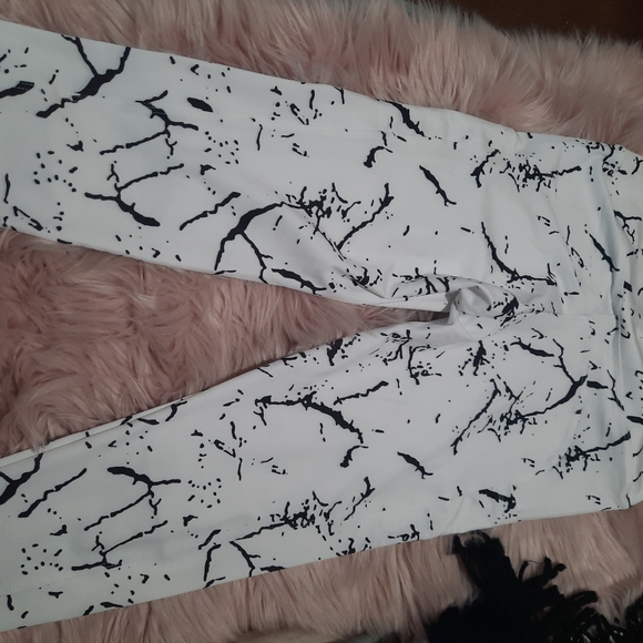 Nwt CM FASHION white marble leggings with pockets size small - Picture 4 of 4